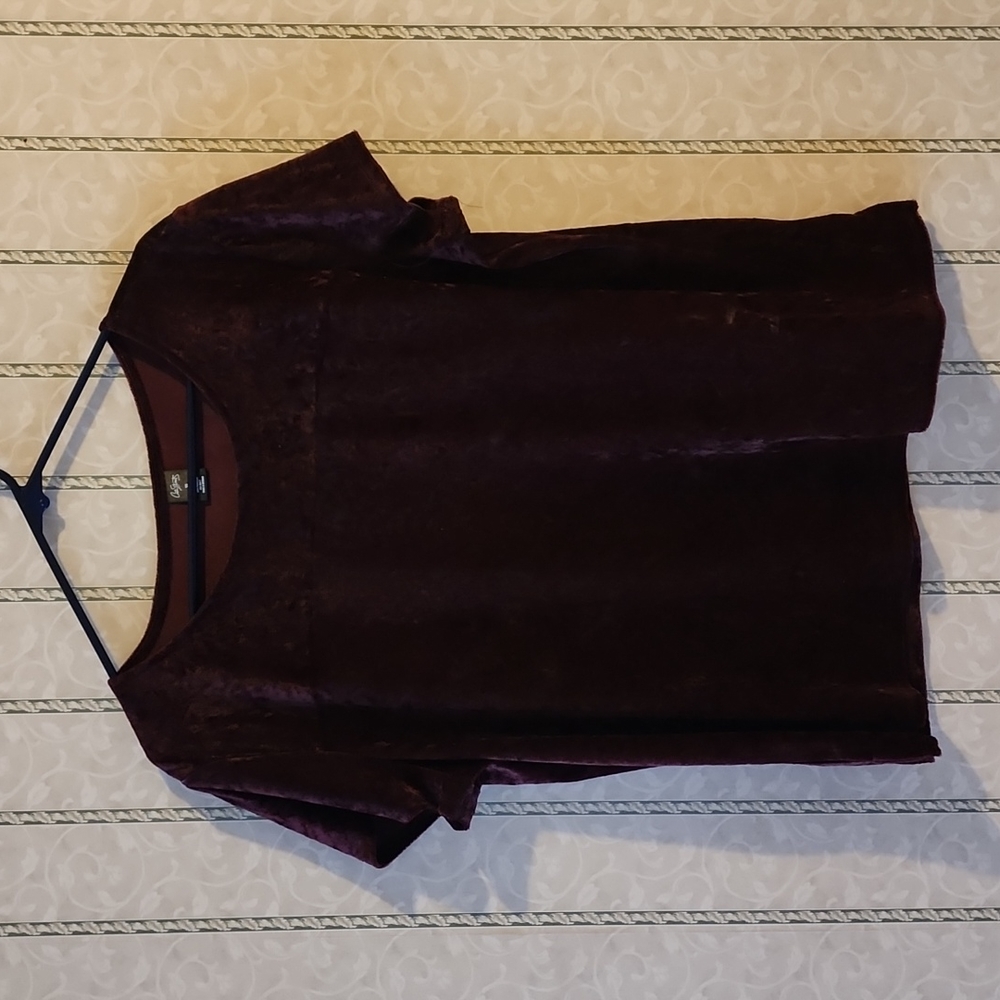 Size XL wine colored velvet t shirt